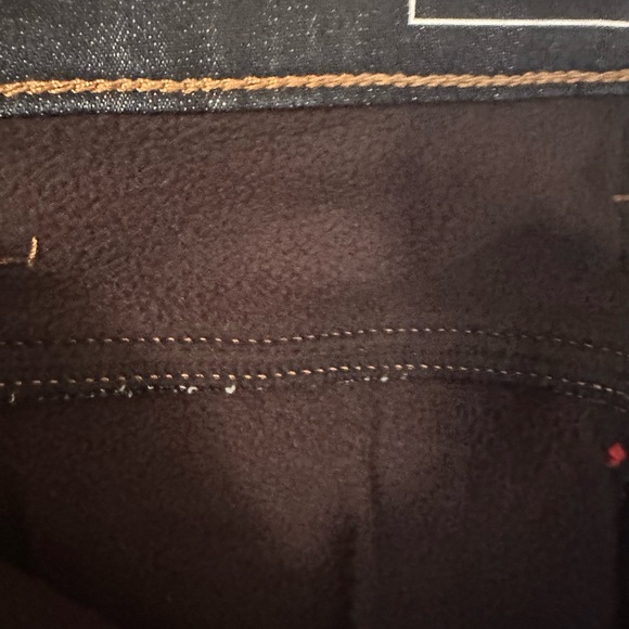 Carhartt Women’s Size 8 short, insulated denim jeans. - Picture 3 of 4